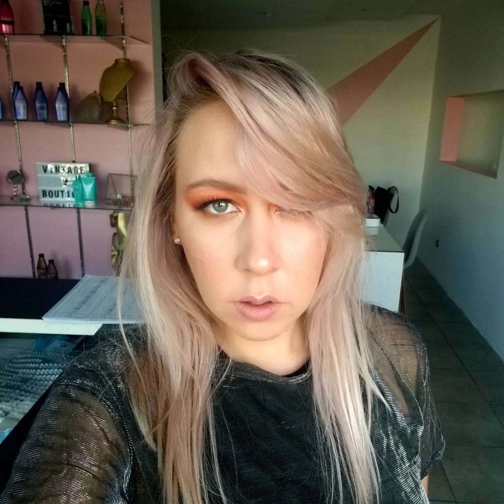 Meet your Posher, Andrea